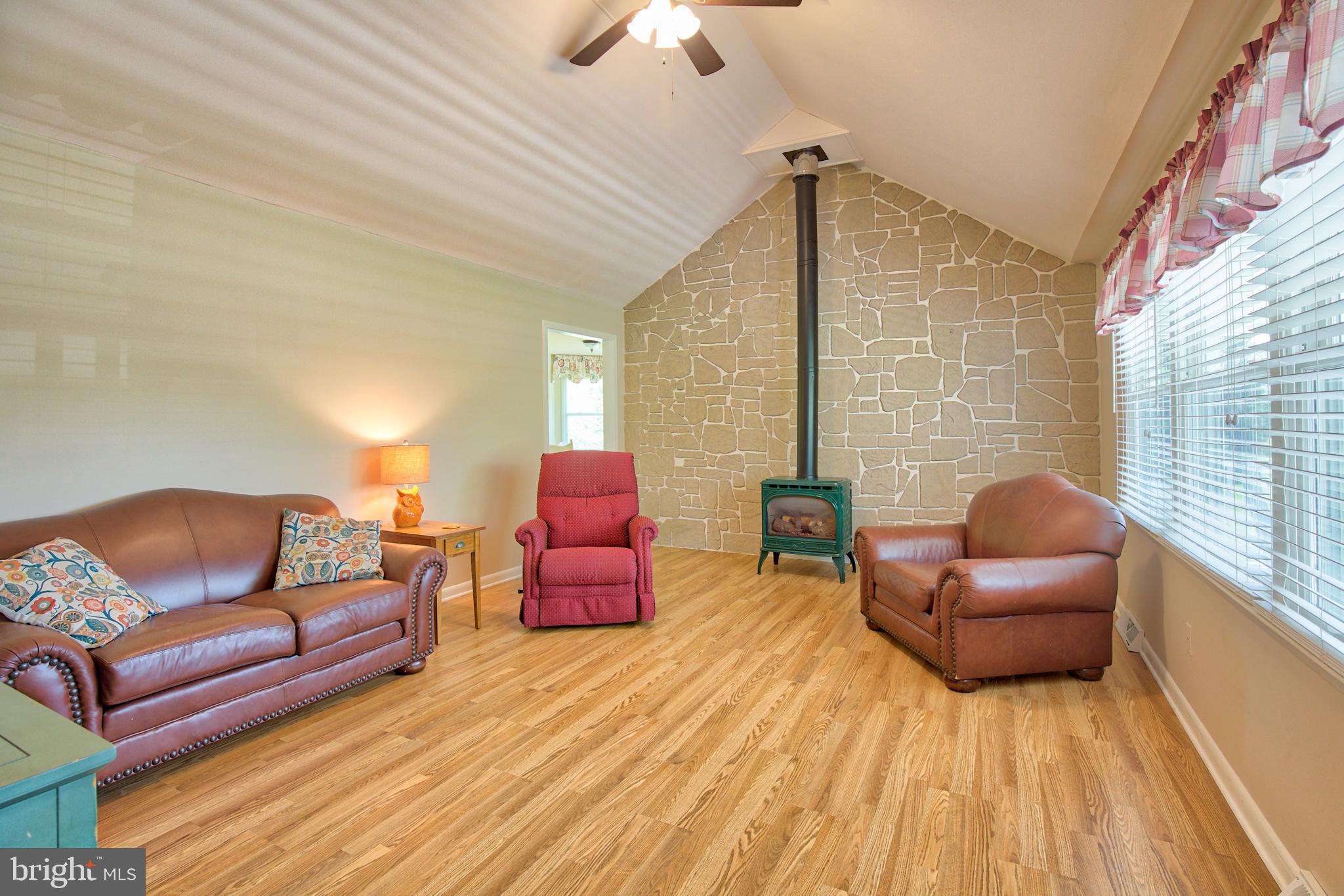 376 Devils Backbone Stephenson, VA 22656 - Photo 6 of 42 LIVING ROOM