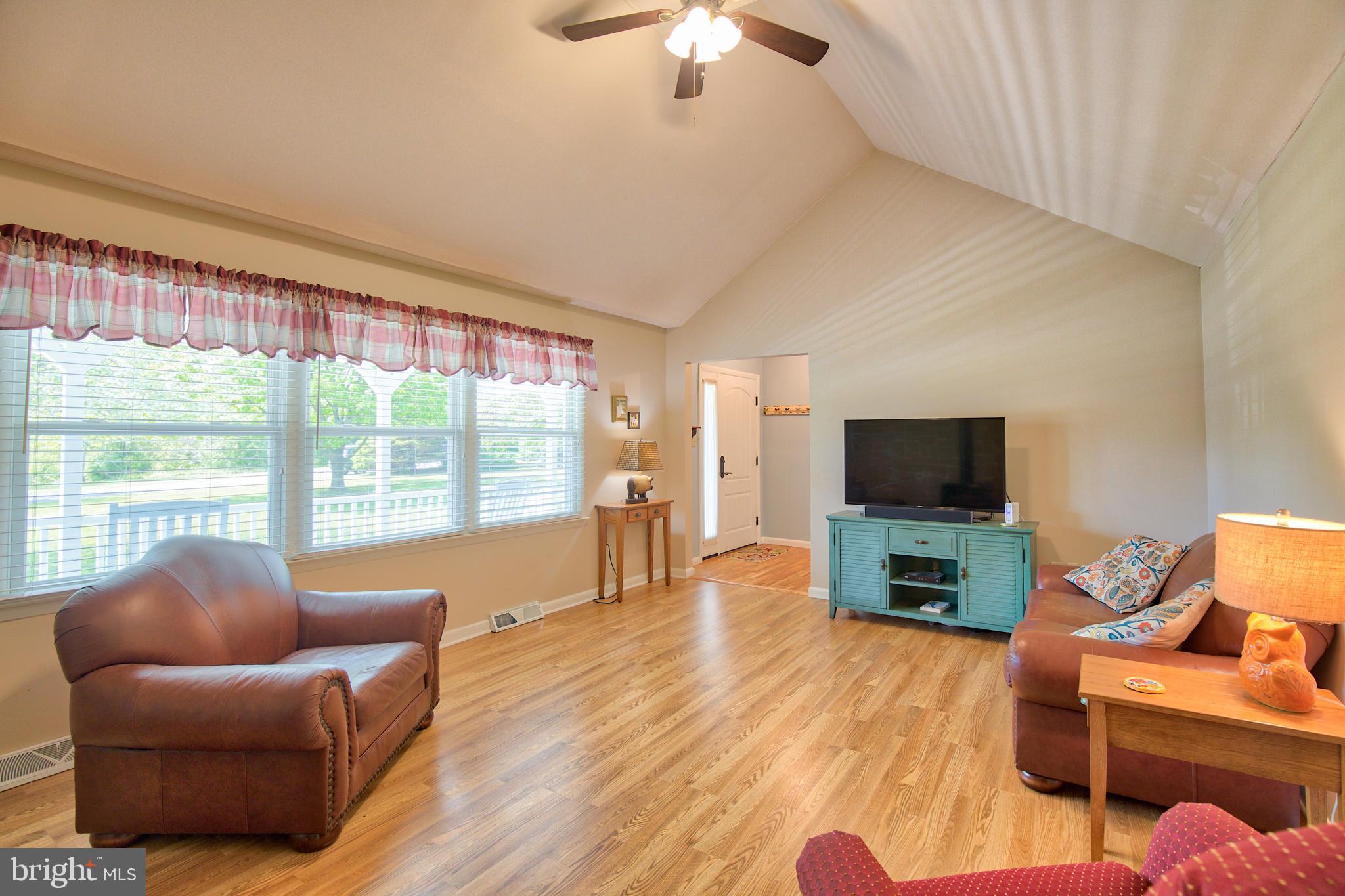 376 Devils Backbone Stephenson, VA 22656 - Photo 7 of 42 LIVING ROOM