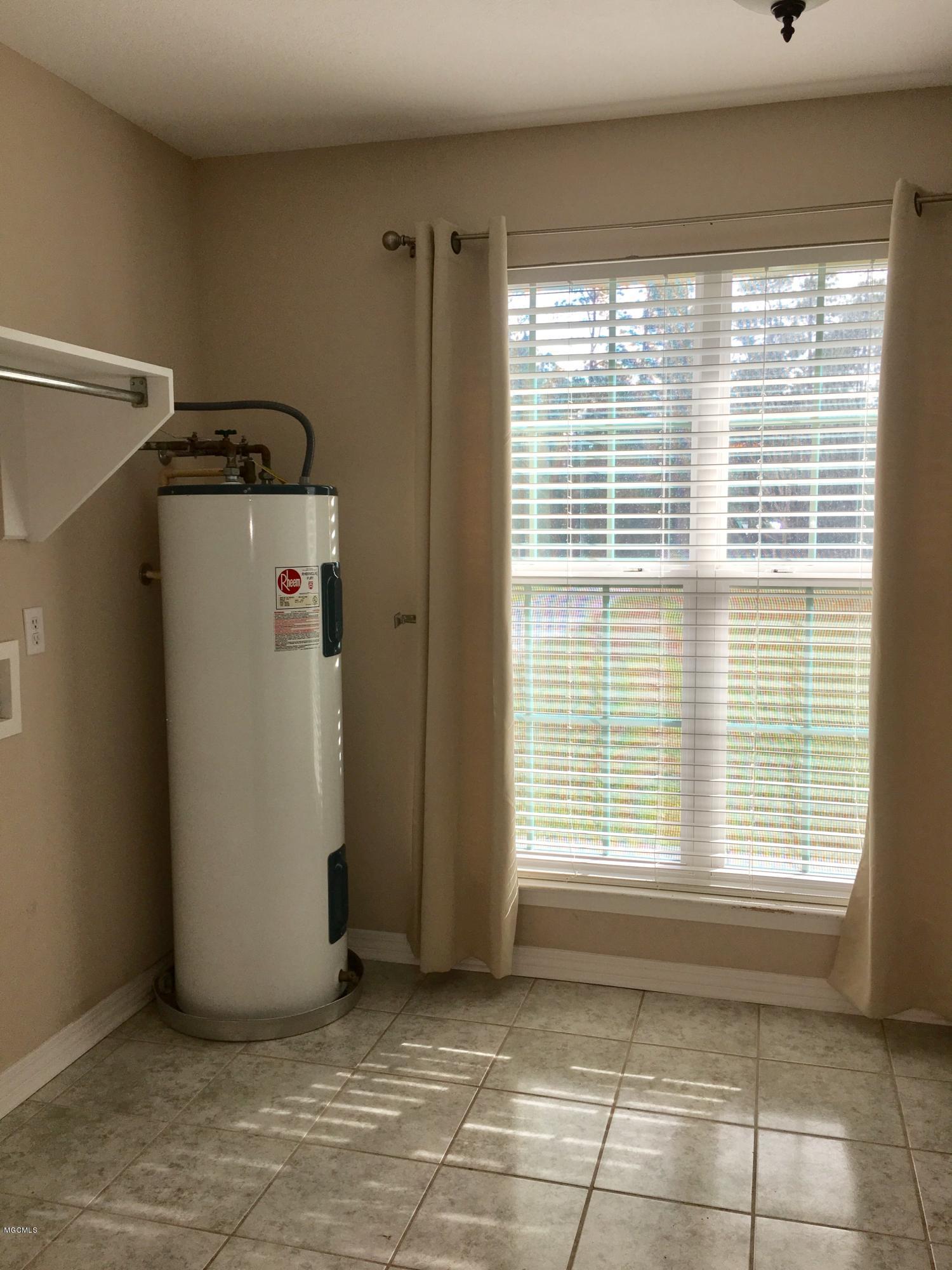7028 Woolmarket Road Biloxi, MS 39532 - Photo 6 of 16 Utility Rm