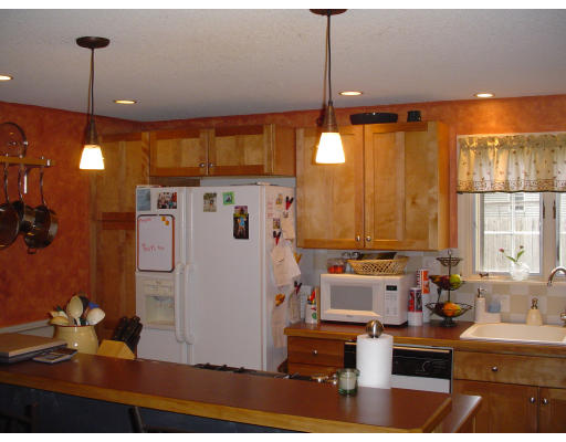 81 Albemarle Road Longmeadow, MA 01106 - Photo 4 of 16 a very nice looking room with a large window