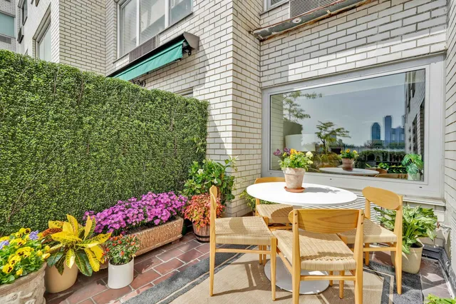 $855,000 | 45 Sutton Place South, Unit 2G | Sutton Place