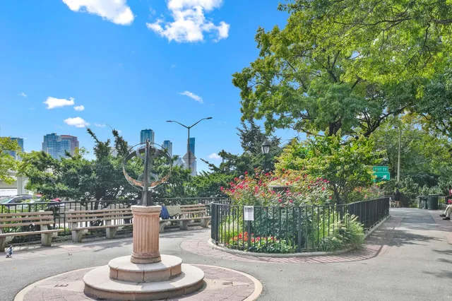 $855,000 | 45 Sutton Place South, Unit 2G | Sutton Place