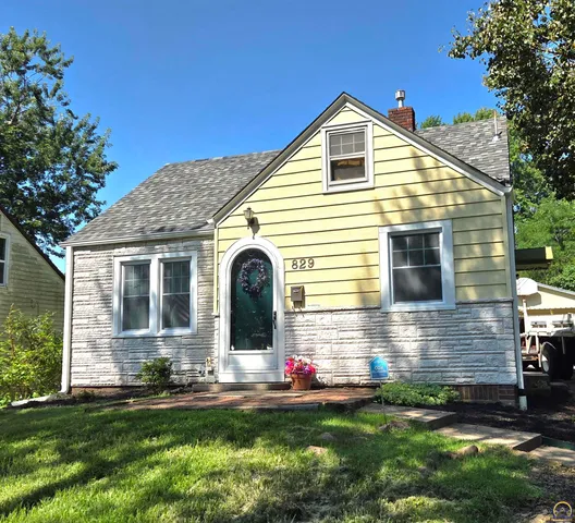 $169,900 | 829 Southwest Oakley Avenue, Topeka, KS 66606