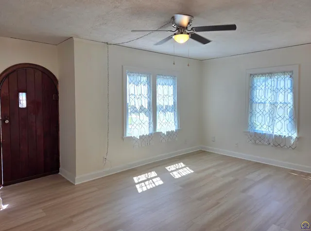 $169,900 | 829 Southwest Oakley Avenue, Topeka, KS 66606