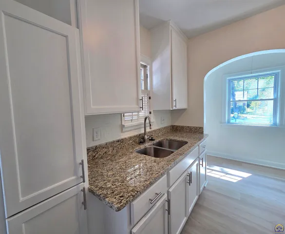 $169,900 | 829 Southwest Oakley Avenue, Topeka, KS 66606