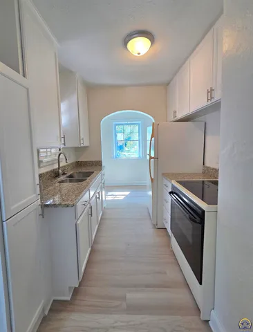 $169,900 | 829 Southwest Oakley Avenue, Topeka, KS 66606