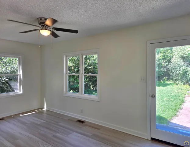 $169,900 | 829 Southwest Oakley Avenue, Topeka, KS 66606