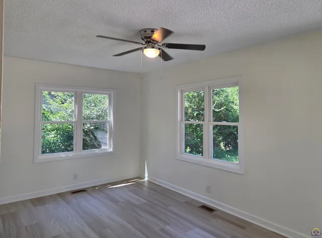 $169,900 | 829 Southwest Oakley Avenue, Topeka, KS 66606