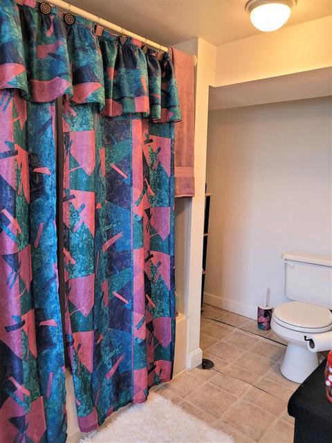 1718 Roosevelt Place Gary, IN 46404 - Photo 12 of 18 a bathroom