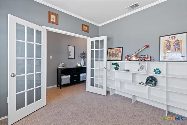 a view of livingroom with furniture