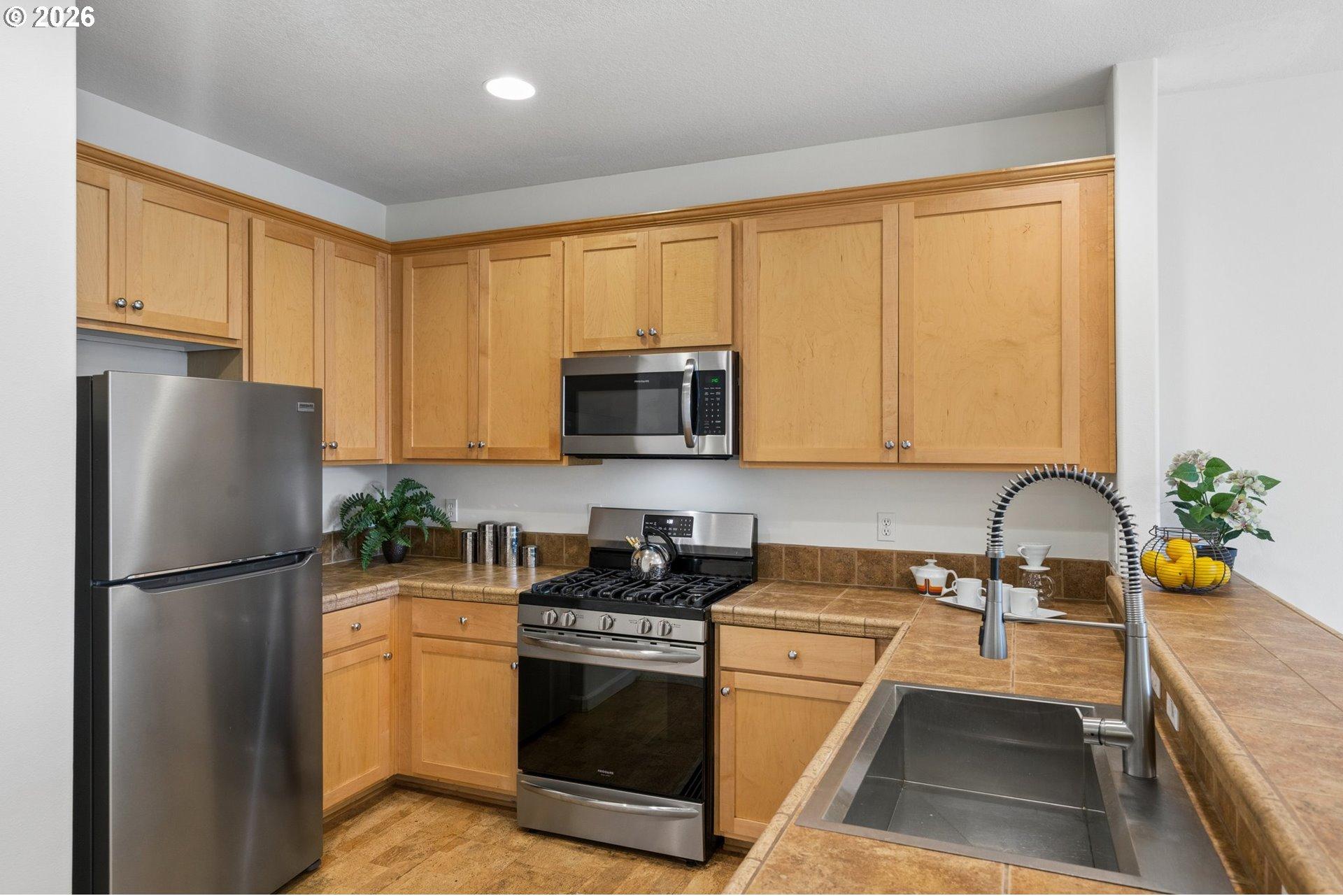 20750 Viewpoint Road West Linn, OR 97068 - Photo 15 of 48 Kitchen