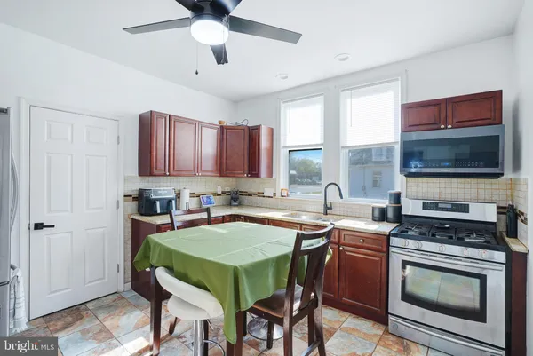 $300,000 | 403 West Broad Street, Paulsboro, NJ 08066