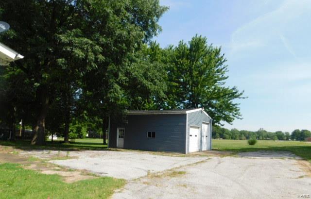 947 Coal Bank Road St. Louis, MO 63138 - Photo 2 of 22