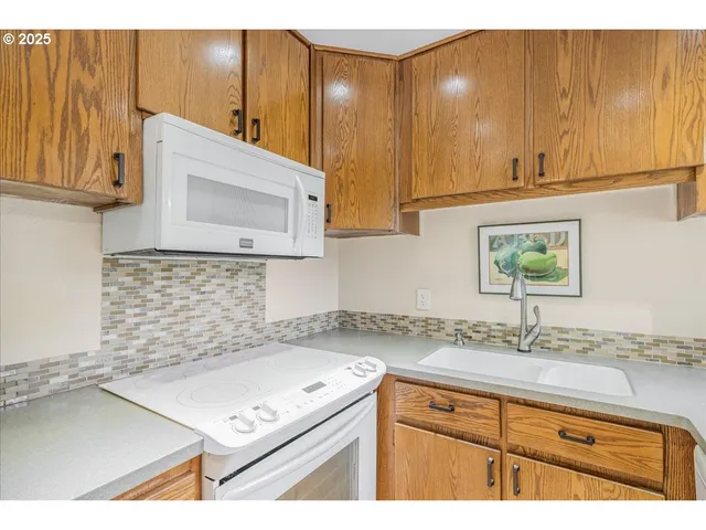 $415,000 | 2604 Southeast 176th Place, Portland, OR 97236