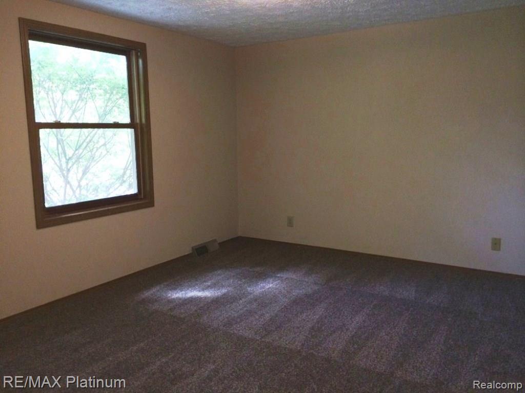 4587 East Clyde Road Howell, MI 48855 - Photo 9 of 22 MasterBedroom.JPG