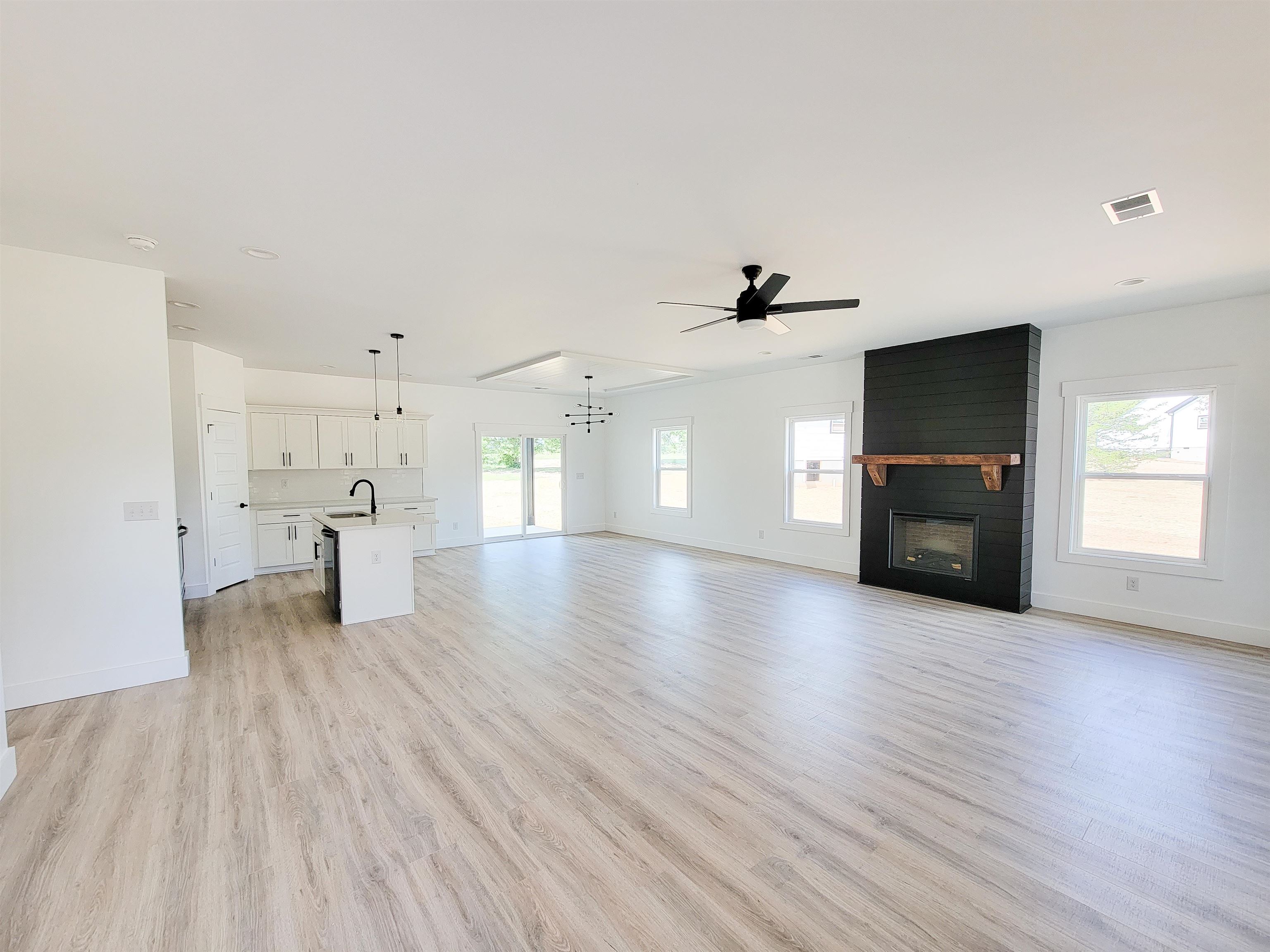 747 Bill Pearson Road Woodruff, SC 29388 - Photo 2 of 18