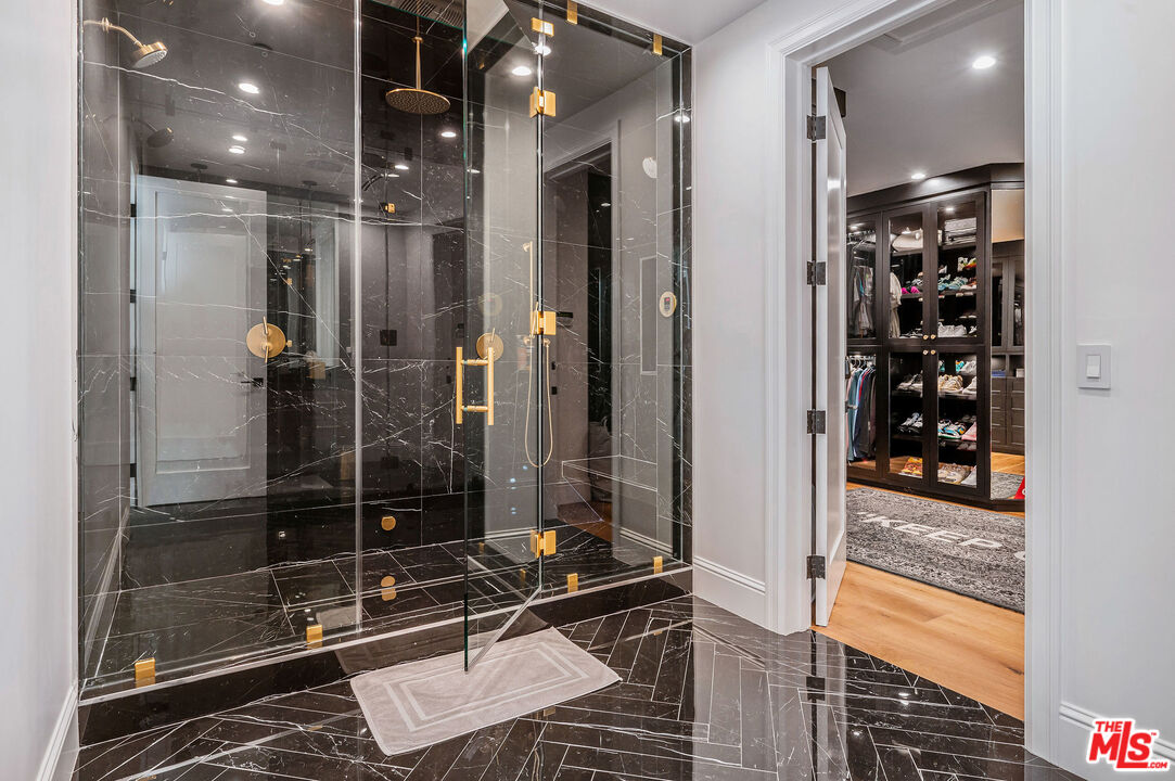 4421 Haskell Avenue Encino, CA 91436 - Photo 19 of 32 a room with gym equipment