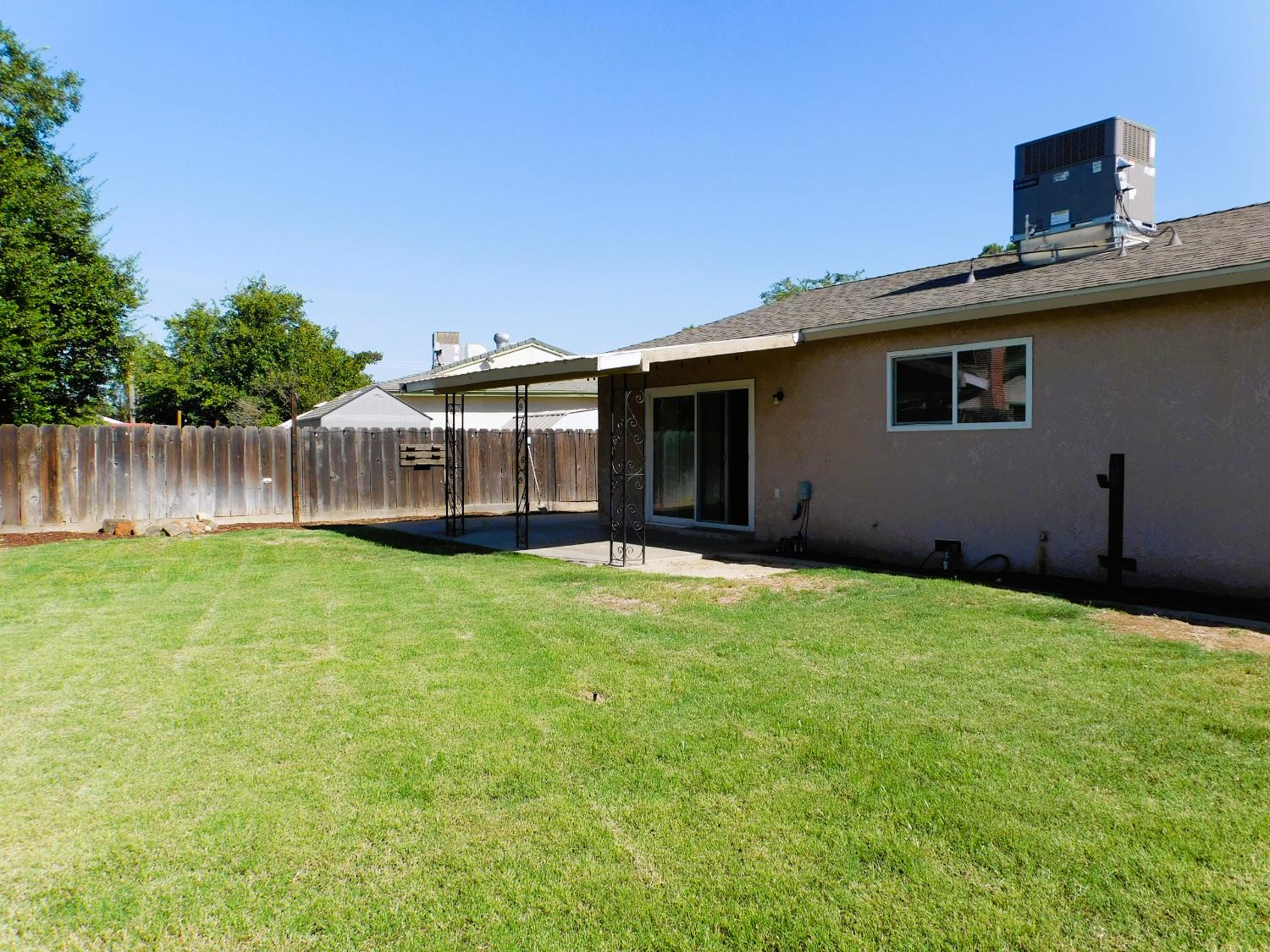 51 West Richert Avenue Clovis, CA 93612 - Photo 13 of 13 a backyard of a house with table and chairs