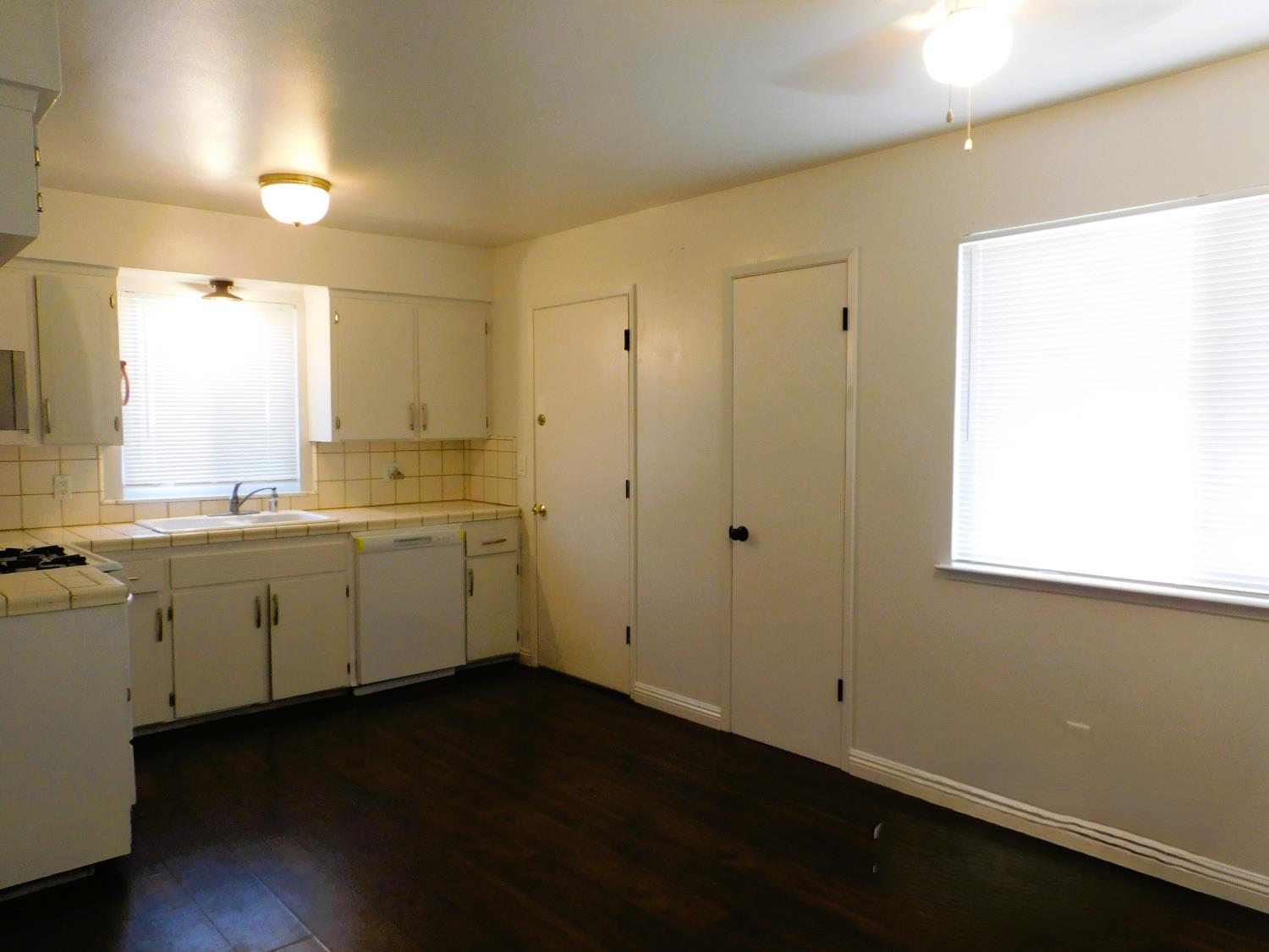 51 West Richert Avenue Clovis, CA 93612 - Photo 2 of 13