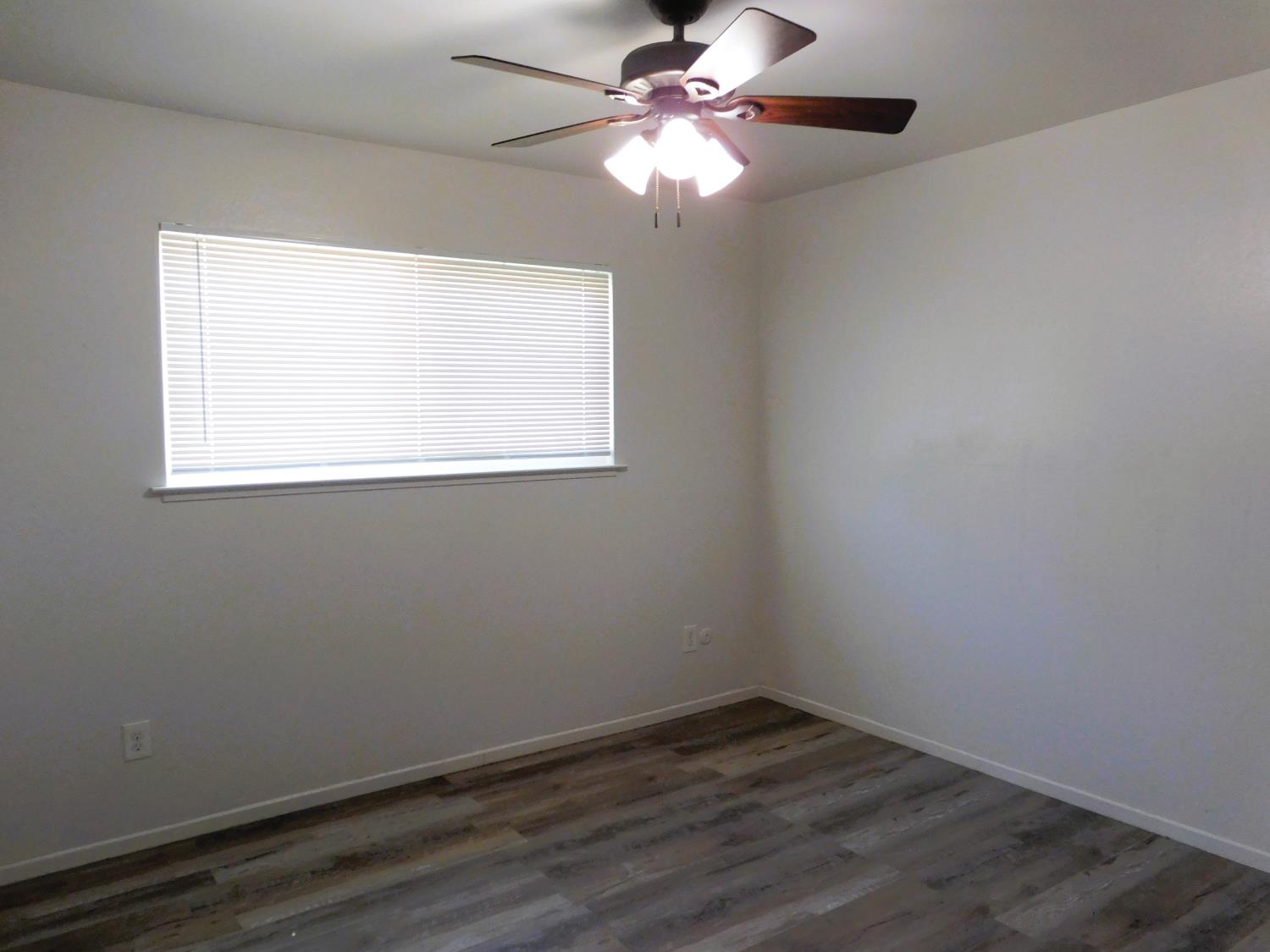 51 West Richert Avenue Clovis, CA 93612 - Photo 8 of 13 an empty room with a window and a fan