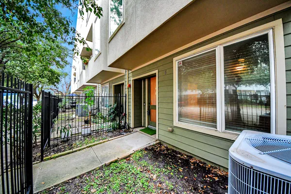 $2,400 | 1403 Delano Street, Unit 6, Houston, TX 77003