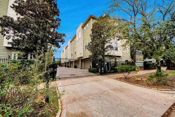 $2,400 | 1403 Delano Street, Unit 6, Houston, TX 77003