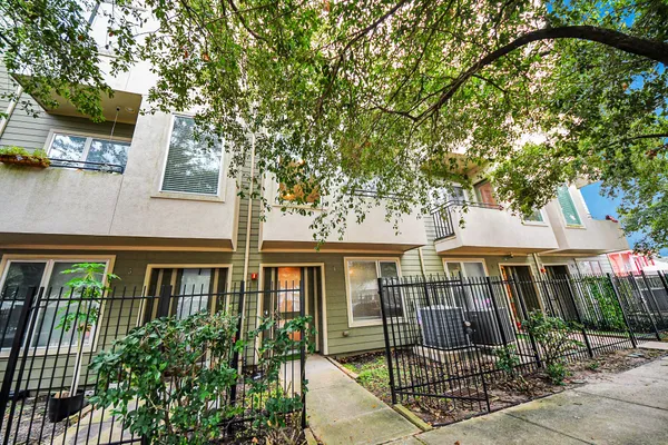 $2,400 | 1403 Delano Street, Unit 6, Houston, TX 77003