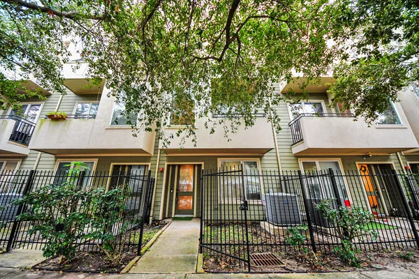 $2,400 | 1403 Delano Street, Unit 6, Houston, TX 77003