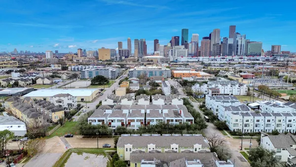 $2,400 | 1403 Delano Street, Unit 6, Houston, TX 77003