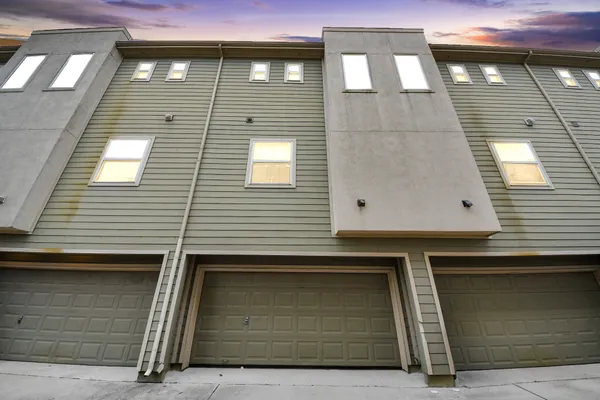 $2,400 | 1403 Delano Street, Unit 6, Houston, TX 77003