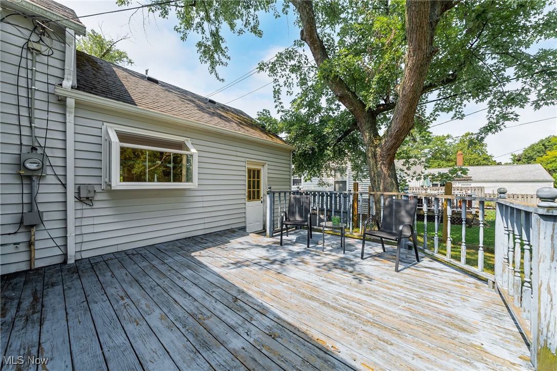 1607 Richmond Road Cleveland, OH 44124 - Photo 22 of 32 View of wooden deck