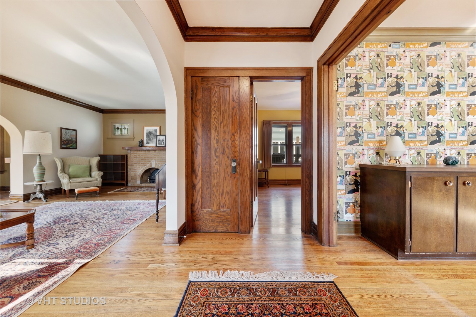 264 Addison Road Riverside, IL 60546 - Photo 2 of 20