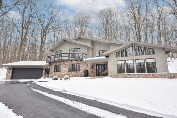 $650,000 | 4380 County Rd Y, Saukville, WI 53080