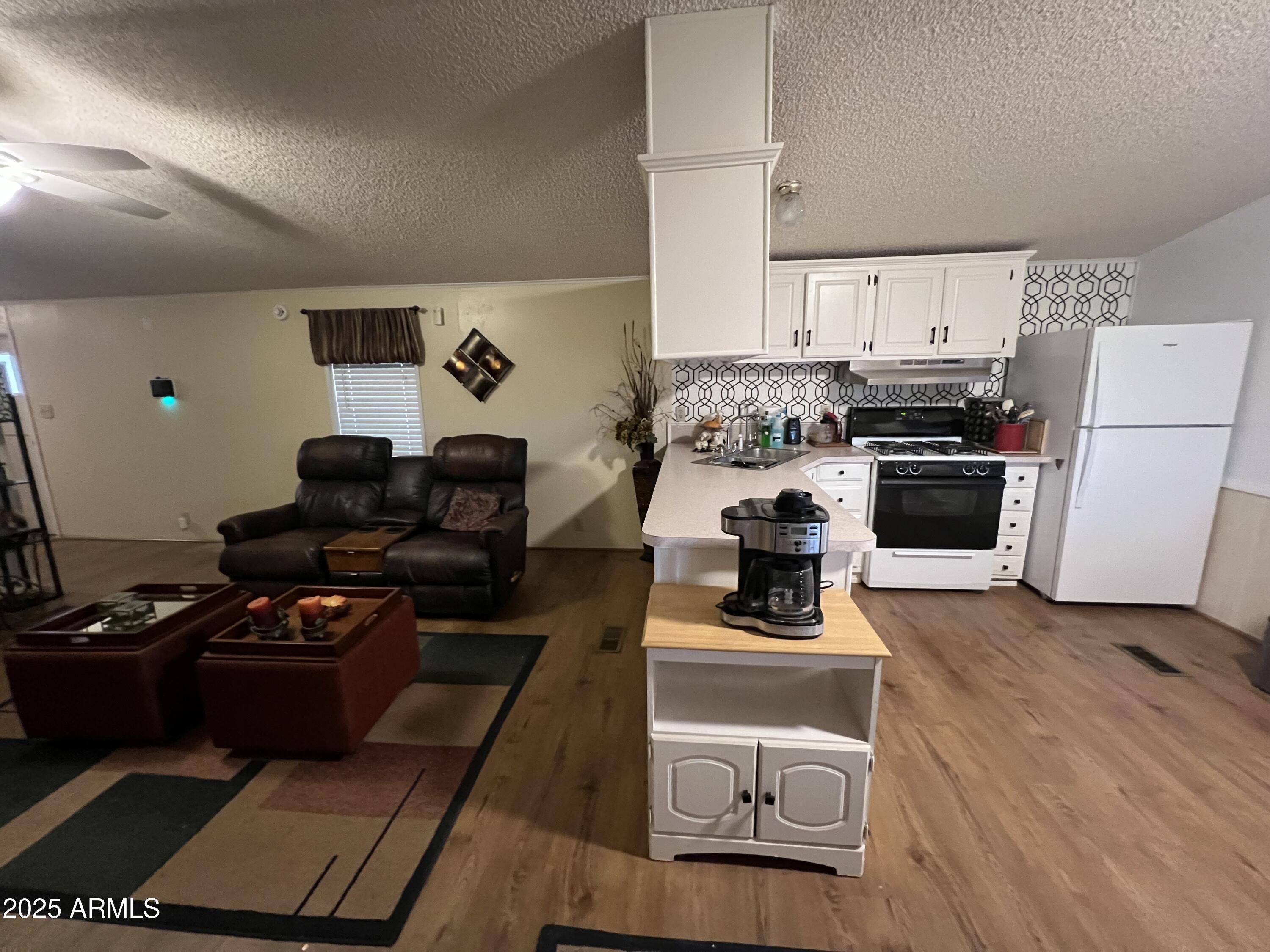 2481 West Broadway Avenue, Unit 98 Apache Junction, AZ 85120 - Photo 6 of 19 IMG_9415