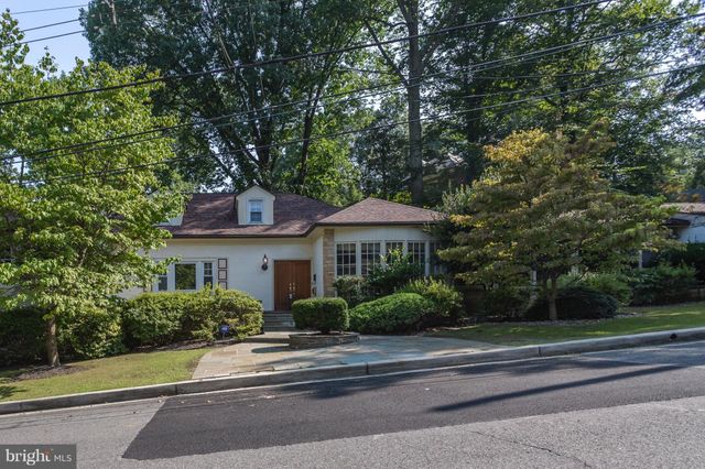 $1,000,000 | 2022 Yorktown Road Northwest, Washington, DC 20012