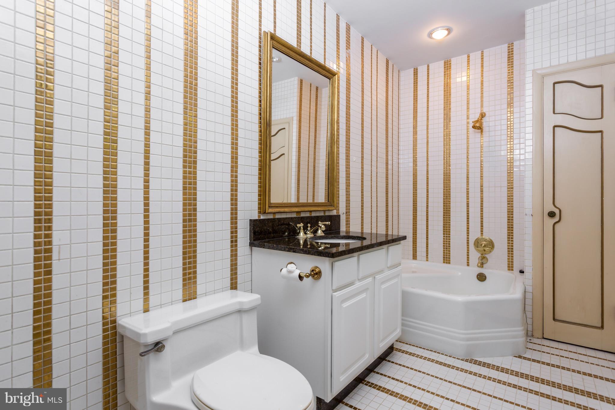 2022 Yorktown Road Northwest Washington, DC 20012 - Photo 15 of 29 Bath (Hers)