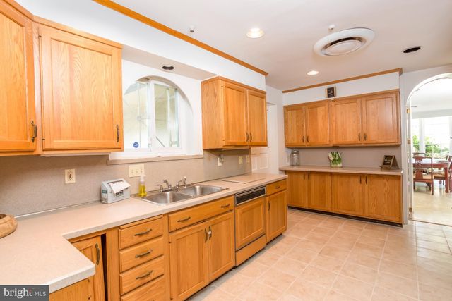 $1,000,000 | 2022 Yorktown Road Northwest, Washington, DC 20012