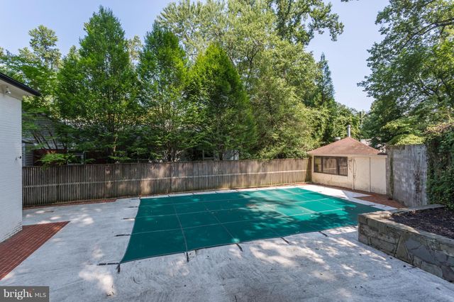 $1,000,000 | 2022 Yorktown Road Northwest, Washington, DC 20012