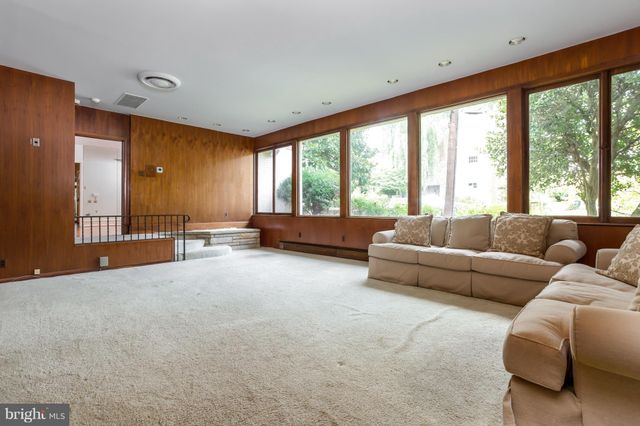 $1,000,000 | 2022 Yorktown Road Northwest, Washington, DC 20012