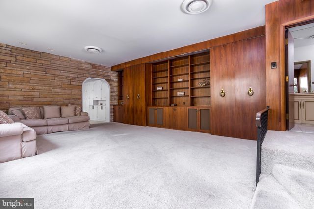 $1,000,000 | 2022 Yorktown Road Northwest, Washington, DC 20012