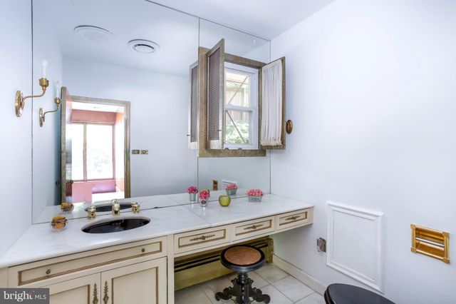 $1,000,000 | 2022 Yorktown Road Northwest, Washington, DC 20012