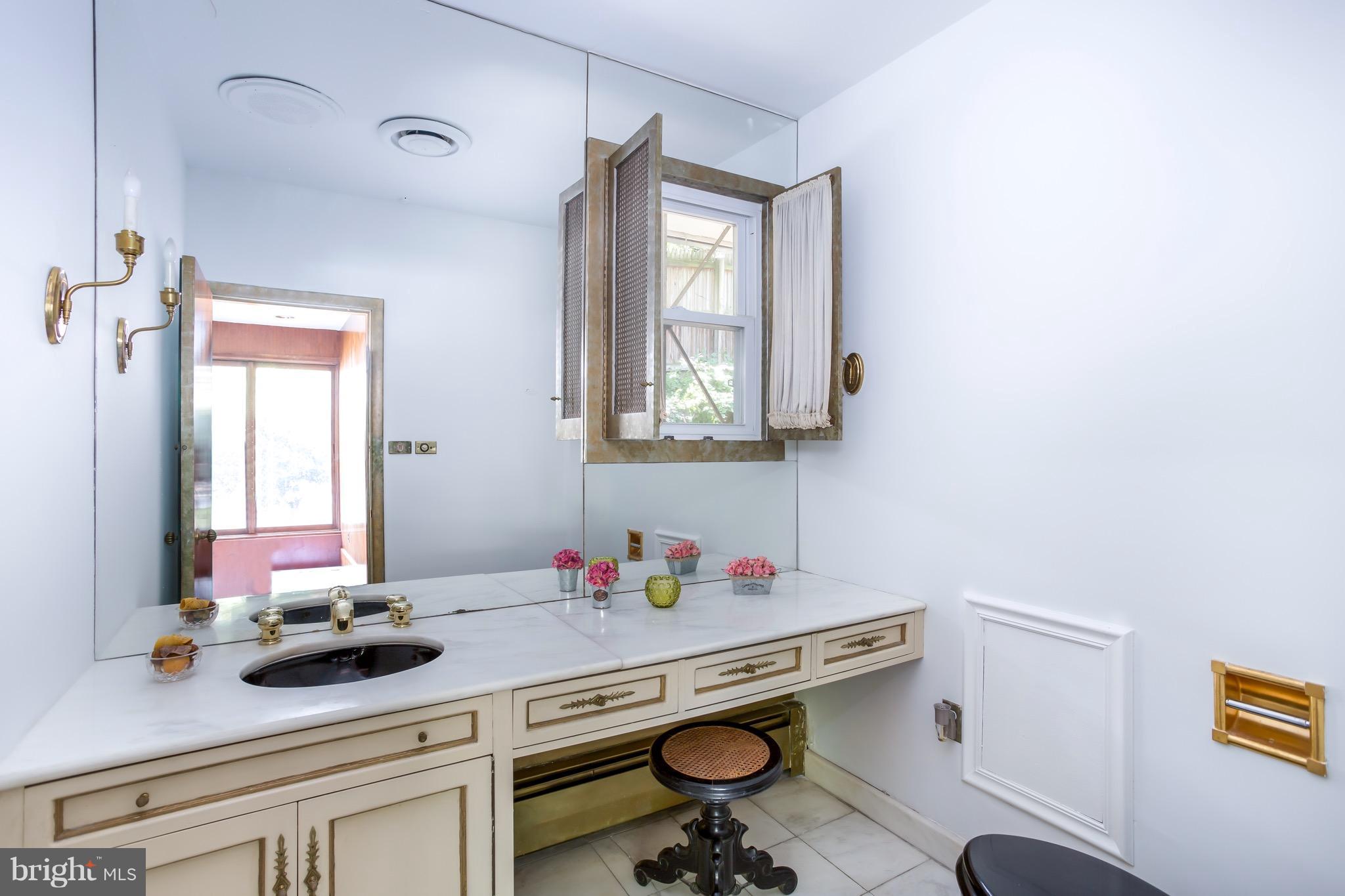 2022 Yorktown Road Northwest Washington, DC 20012 - Photo 9 of 29 Powder room