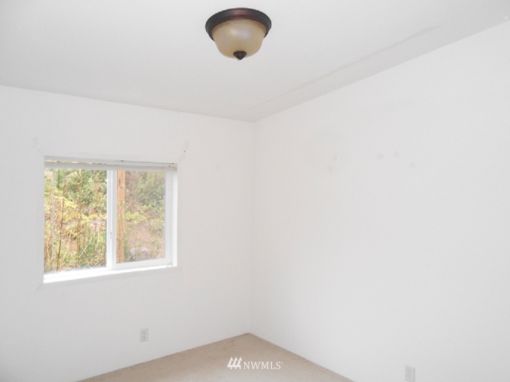 4482 East Rasor Road Belfair, WA 98528 - Photo 12 of 18 Gallery Image 12