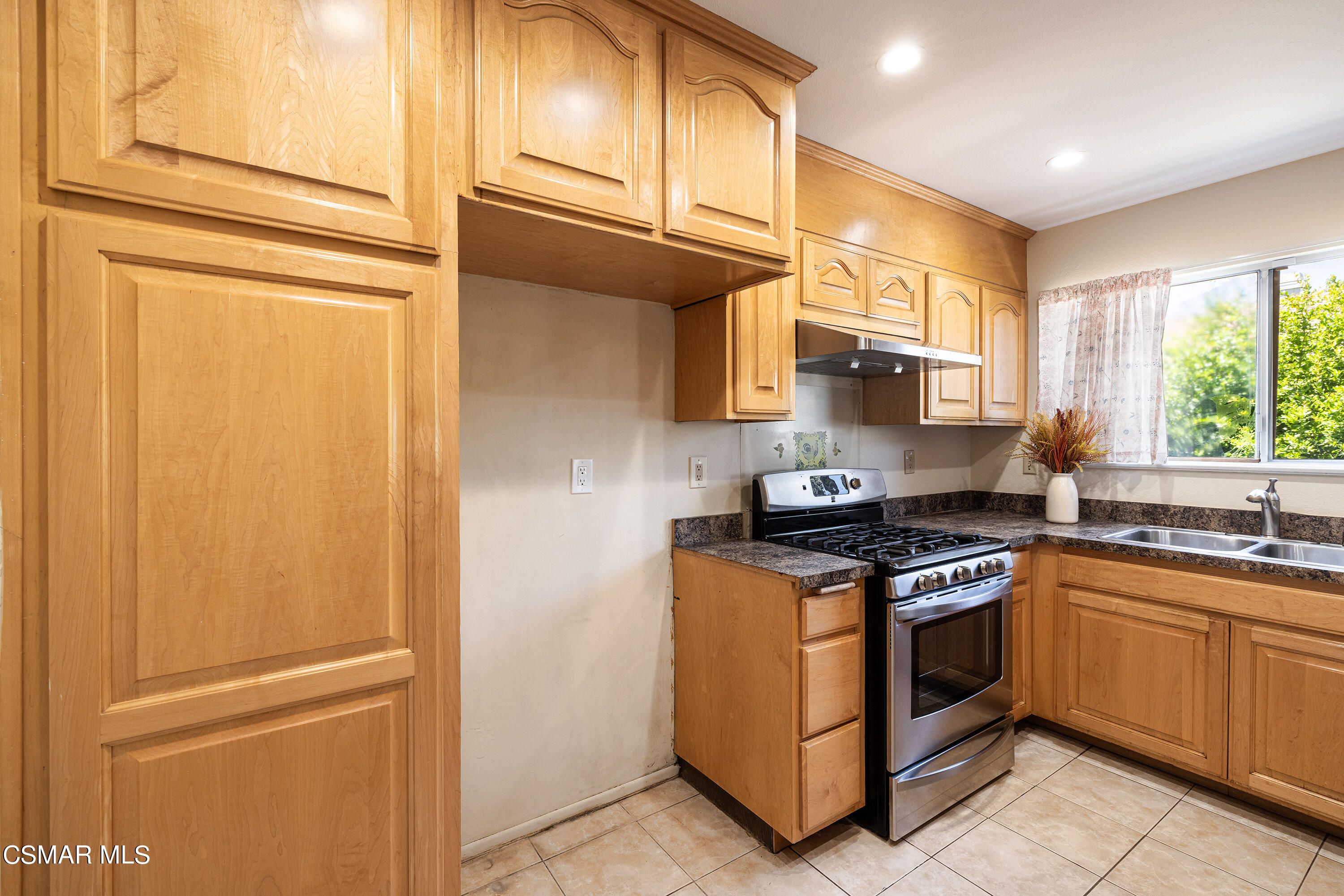15010 Reedley Street, Unit B Moorpark, CA 93021 - Photo 11 of 27 Reedley10 (1)