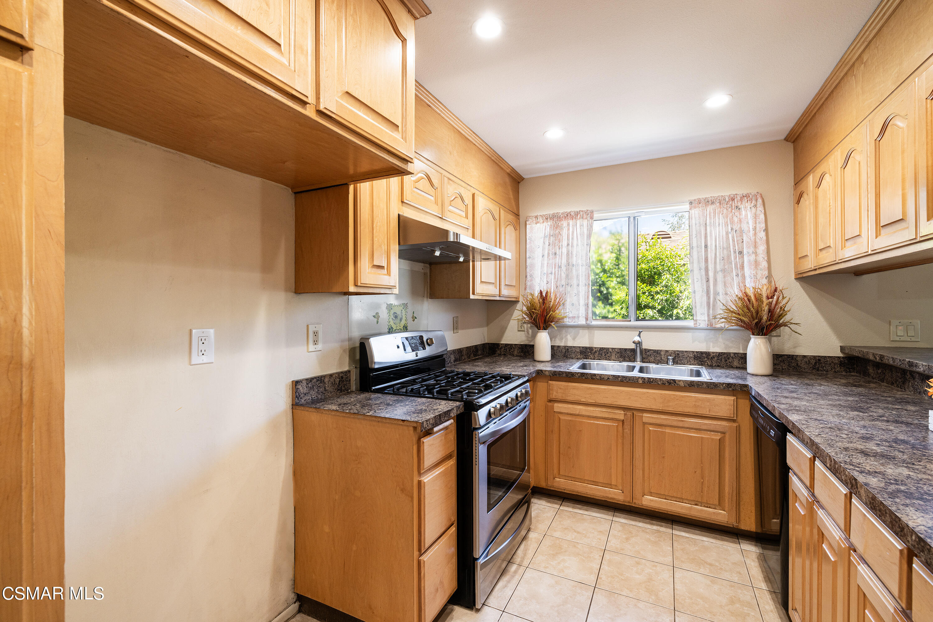 15010 Reedley Street, Unit B Moorpark, CA 93021 - Photo 12 of 27 Reedley11 (1)