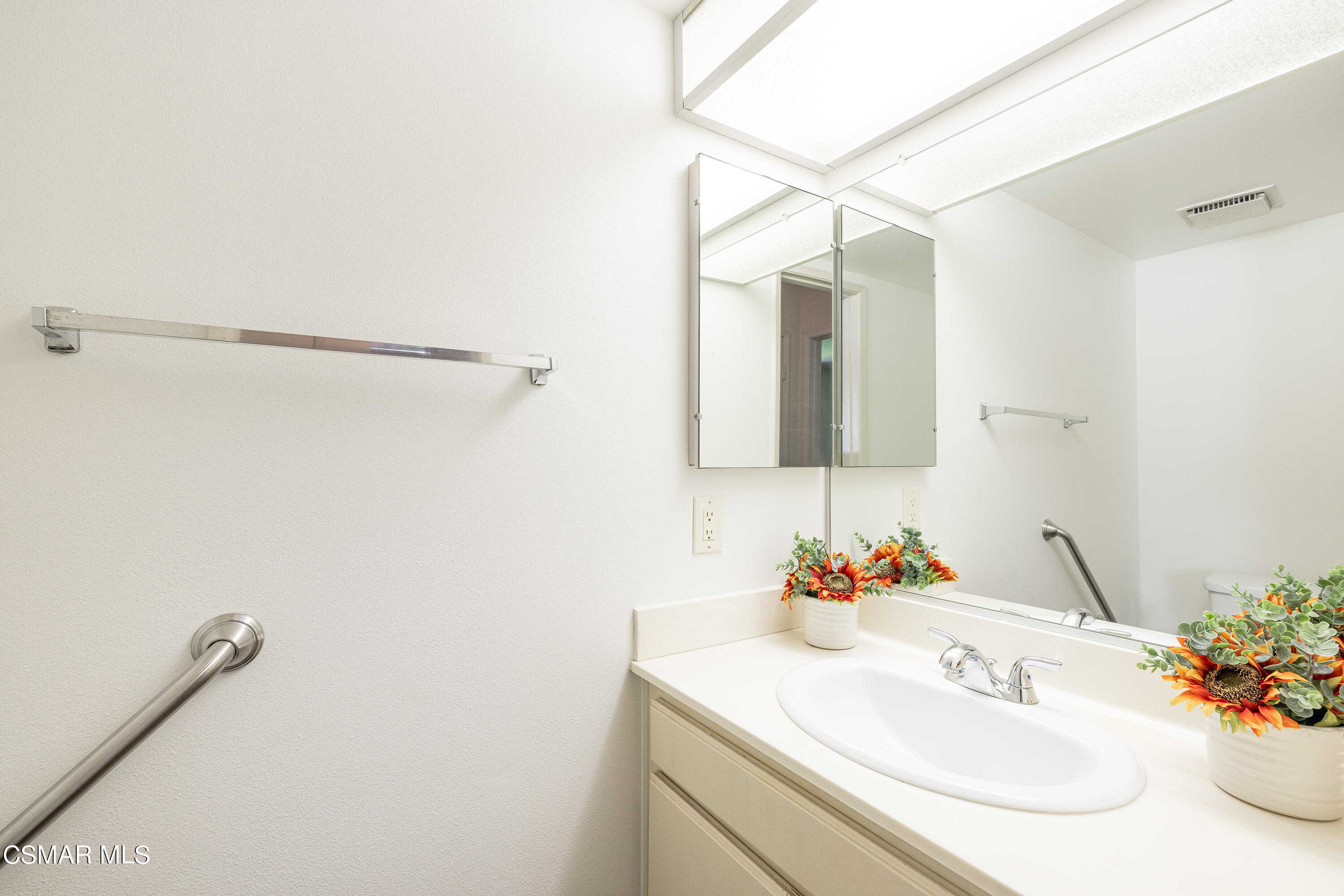 15010 Reedley Street, Unit B Moorpark, CA 93021 - Photo 16 of 27 Reedley15 (1)