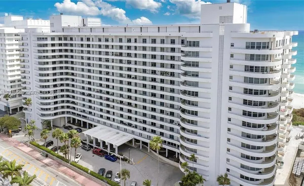 $3,250 | 5555 Collins Avenue, Unit 9V, Miami Beach, FL 33140