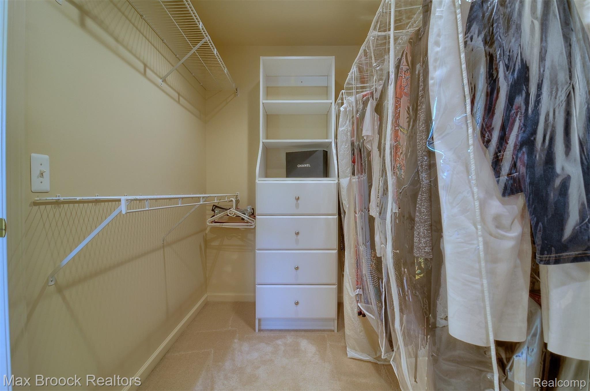 3059 Penn Court Rochester, MI 48307 - Photo 25 of 46 25-Master Bedroom Walk-In Closet.jpg