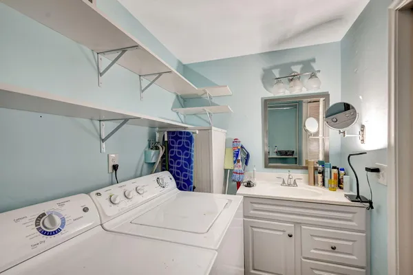 $575,000 | 100 Venetian Drive, Unit 3, Delray Beach, FL 33483