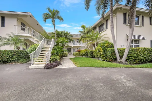$575,000 | 100 Venetian Drive, Unit 3, Delray Beach, FL 33483